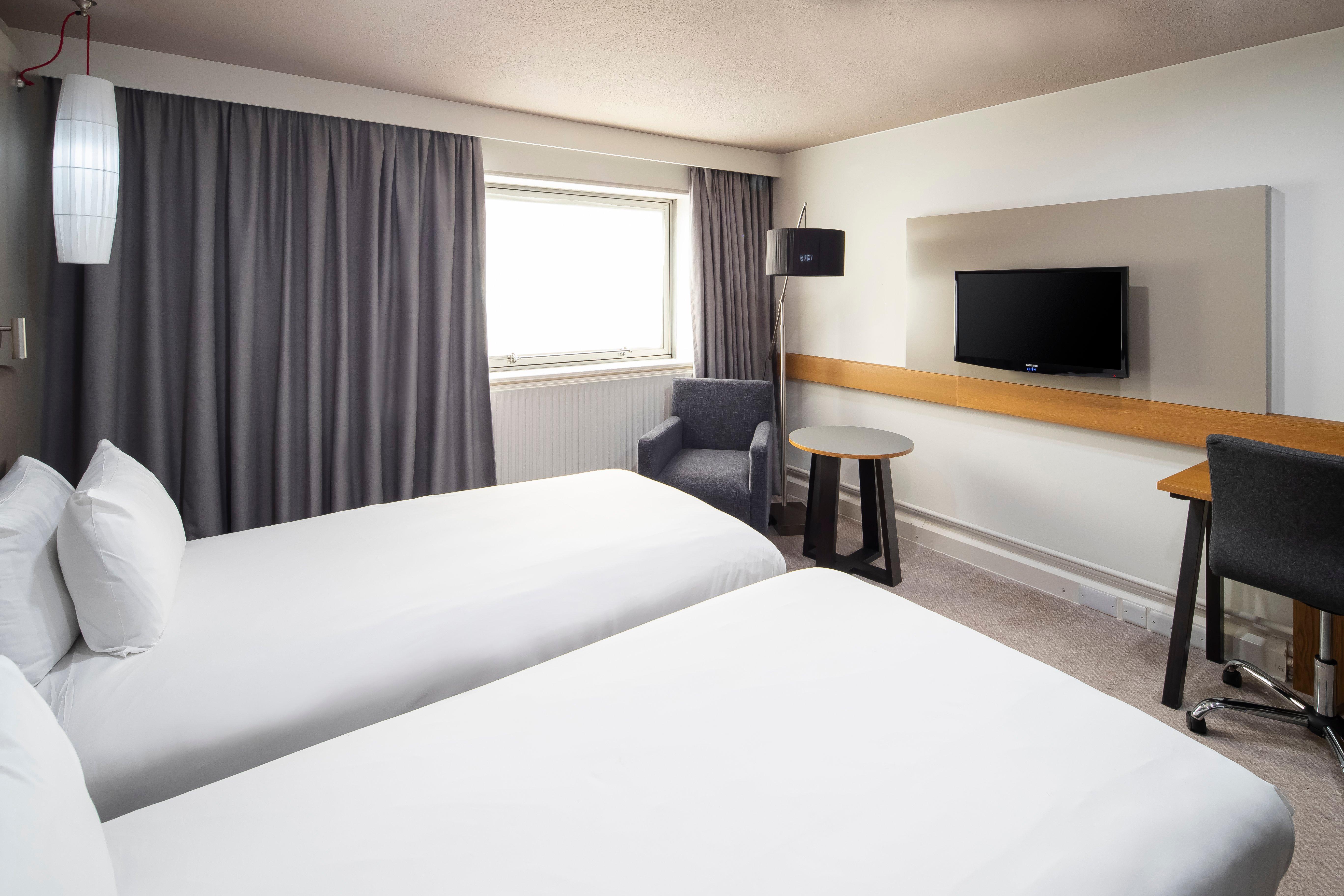 Crowne Plaza Harrogate By Ihg Hotel Exterior photo