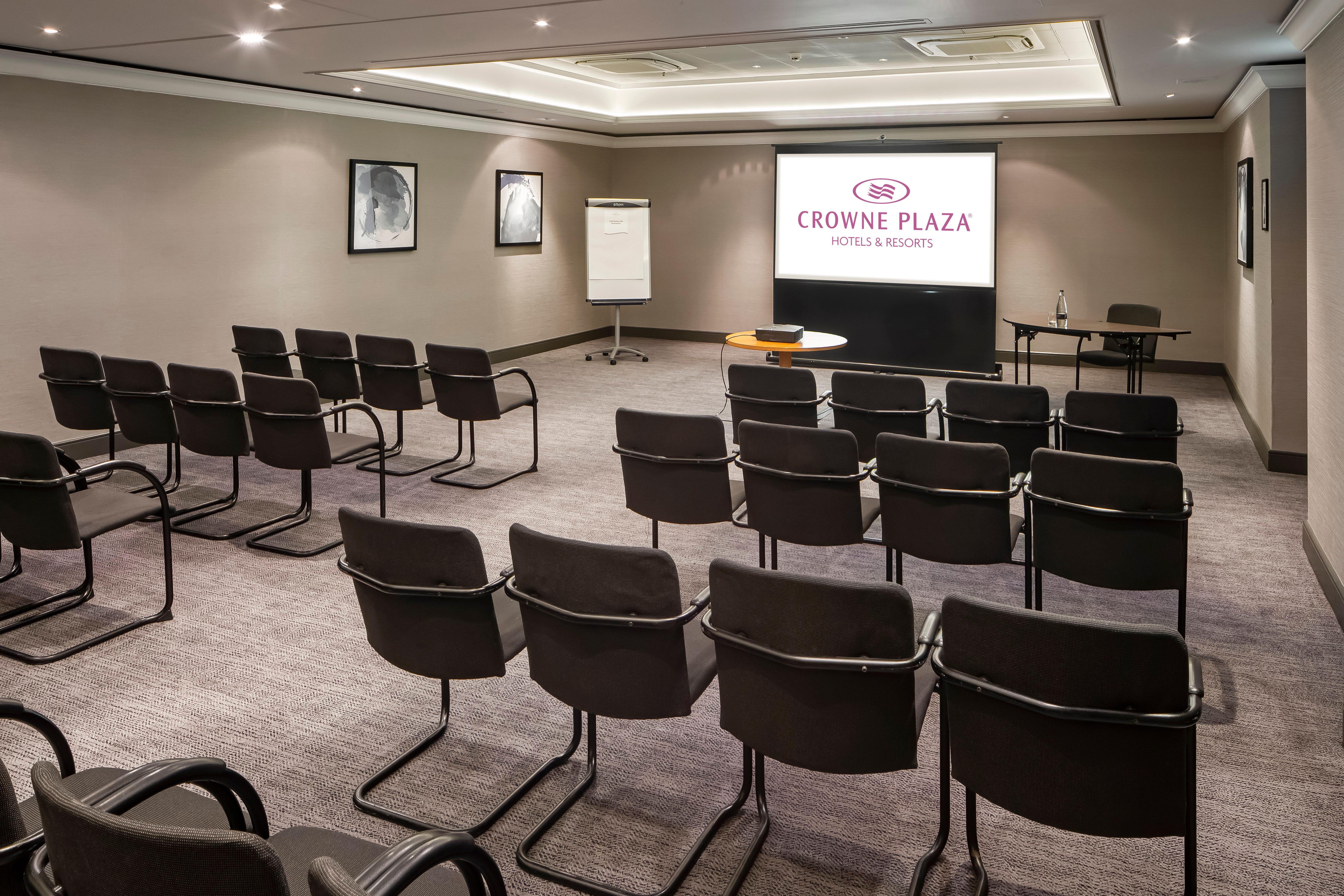 Crowne Plaza Harrogate By Ihg Hotel Exterior photo